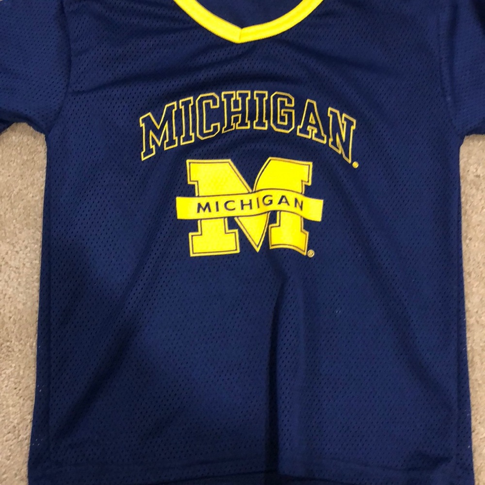 Boys Size Medium University Of Michigan Shirt